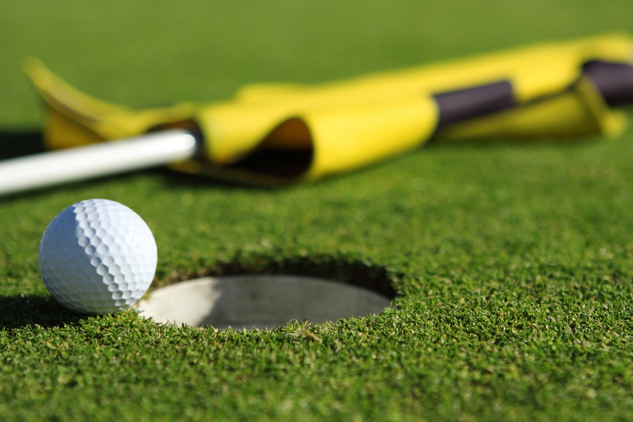 What’s the Difference Between Mini Golf and Regular Golf?
