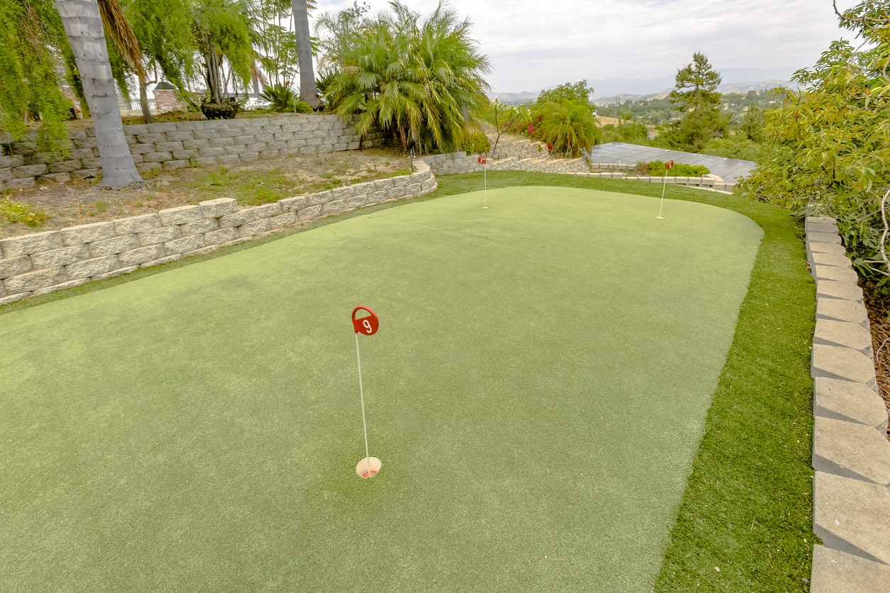 Great mini golf putting green