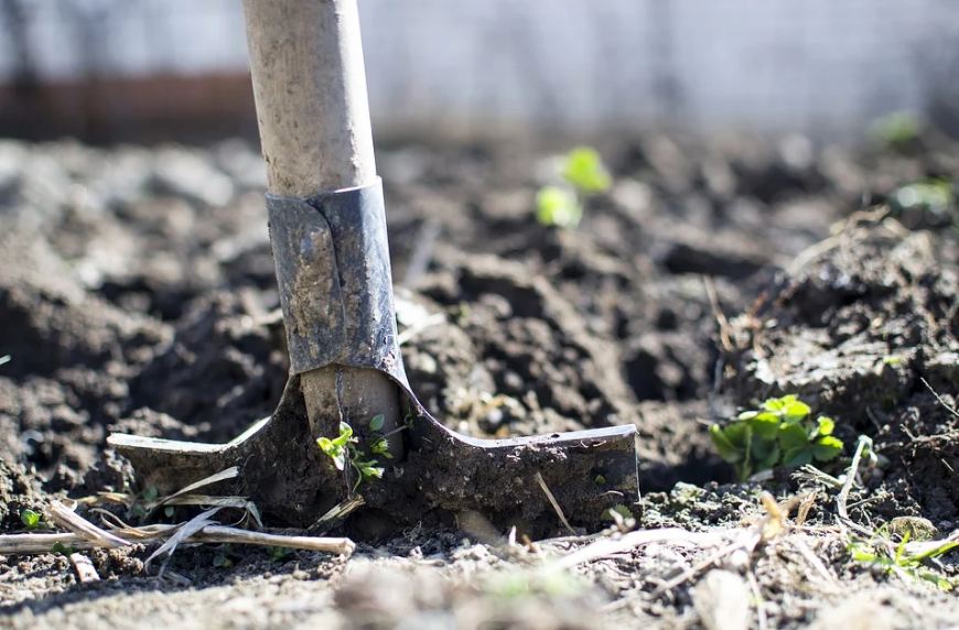 equipment-outdoors-dirt-dig