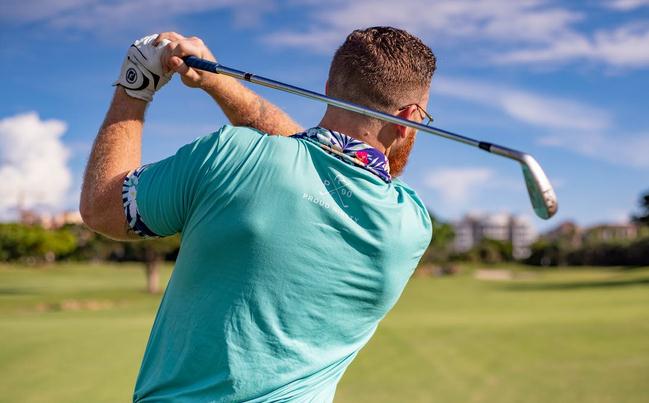 Man playing golf